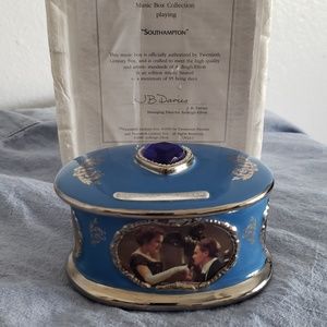 Titanic musical trinket box